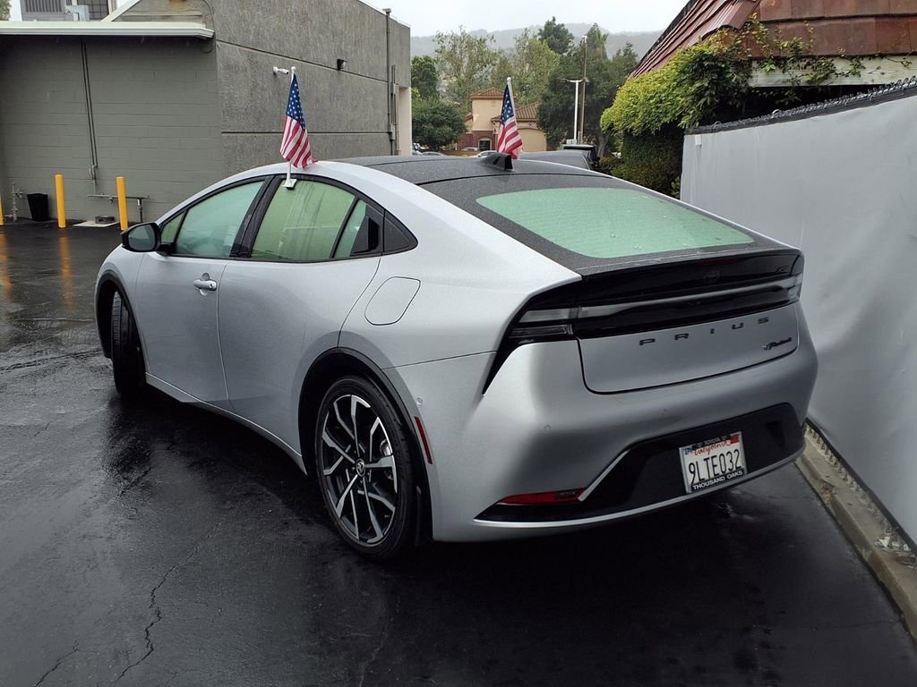 Used 2024 Toyota Prius Prime Premium w/ Advanced Technology Package image 5