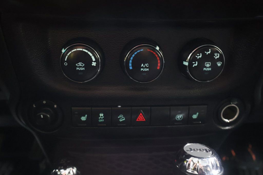 Used 2018 Jeep Wrangler Unlimited Sahara w/ Connectivity Group image 21