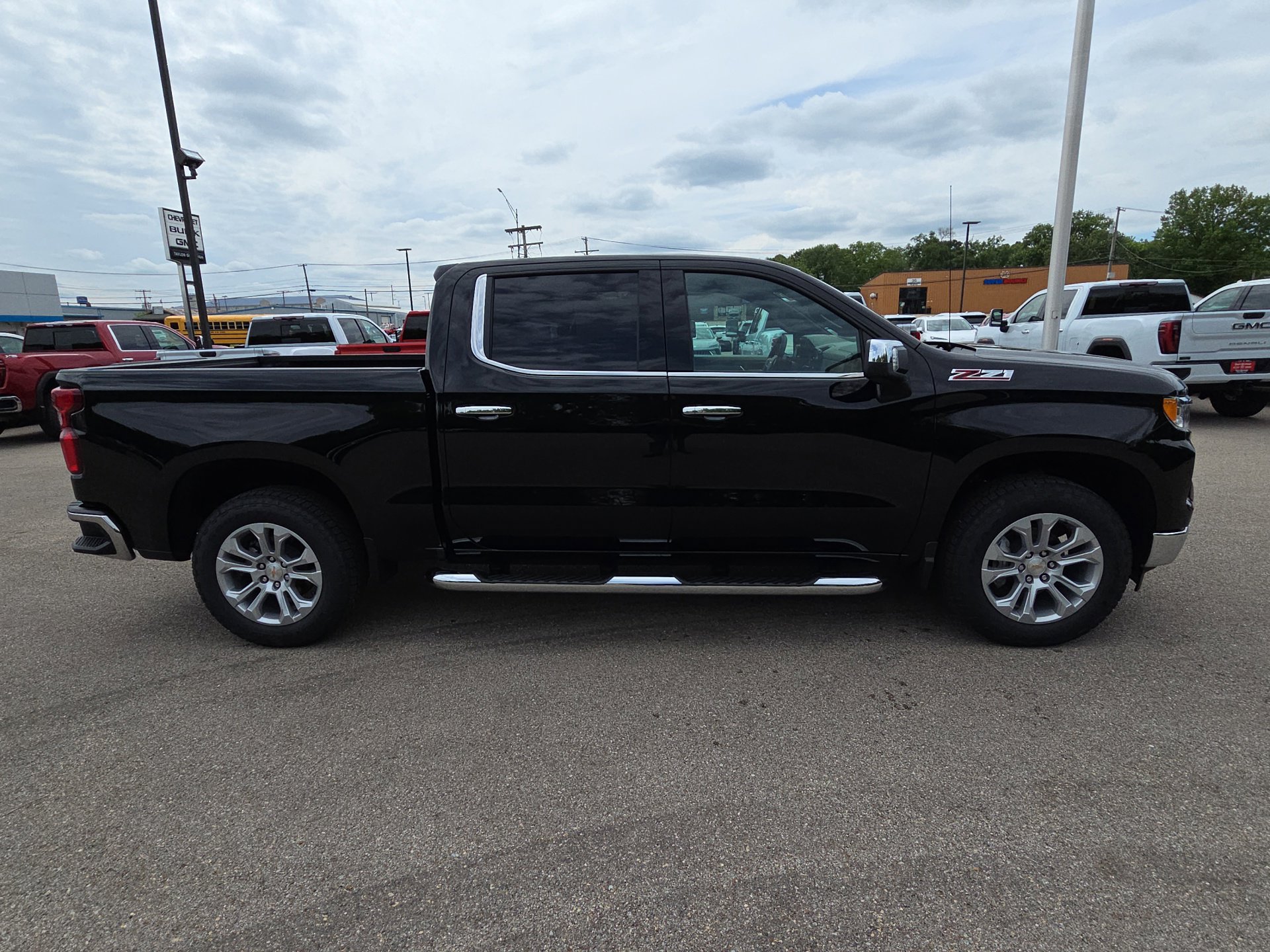 New 2026 Chevrolet Silverado 1500 LTZ w/ Z71 Off-Road Package AWD/4WD image 10