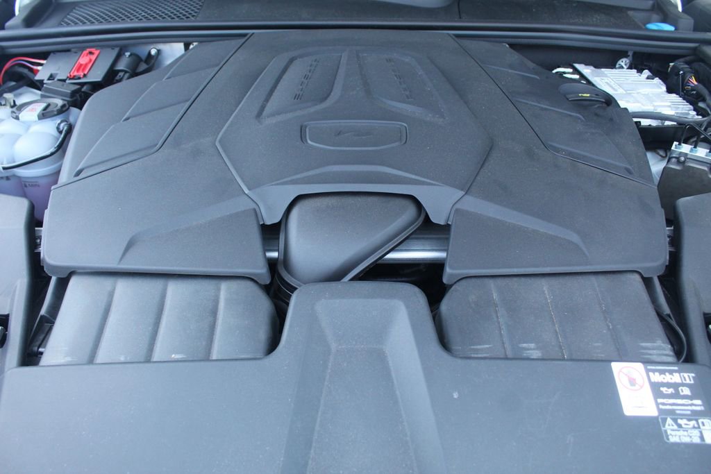 Certified 2025 Porsche Cayenne image 16