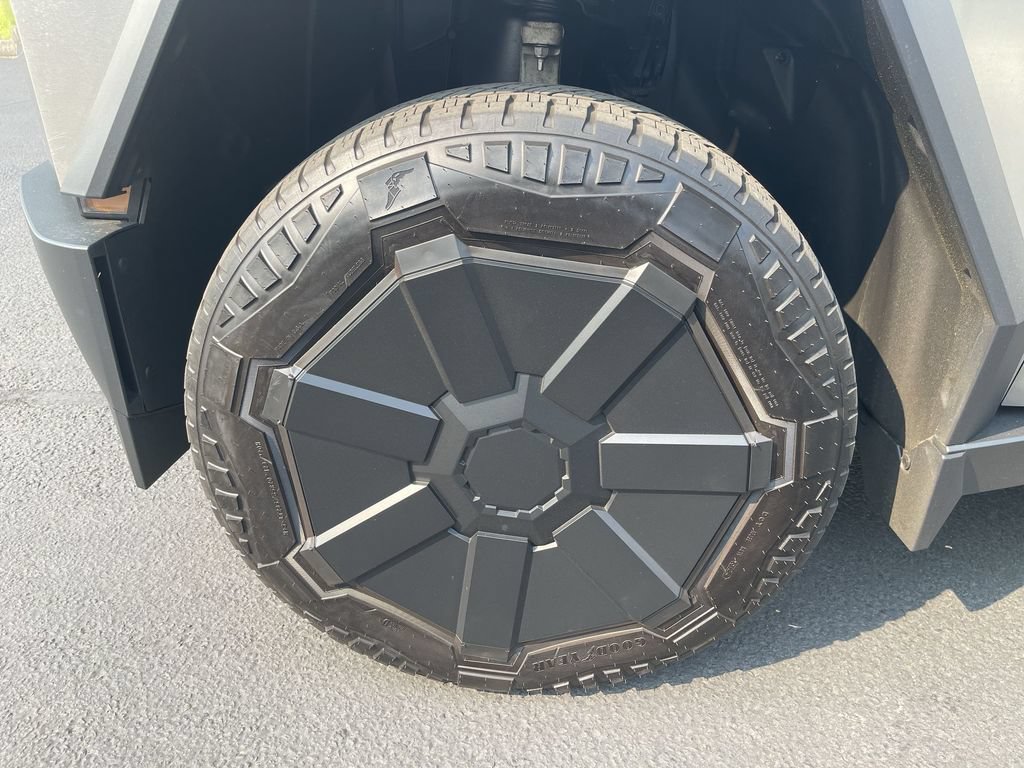 Used 2024 Tesla Cybertruck Cyberbeast AWD/4WD image 29