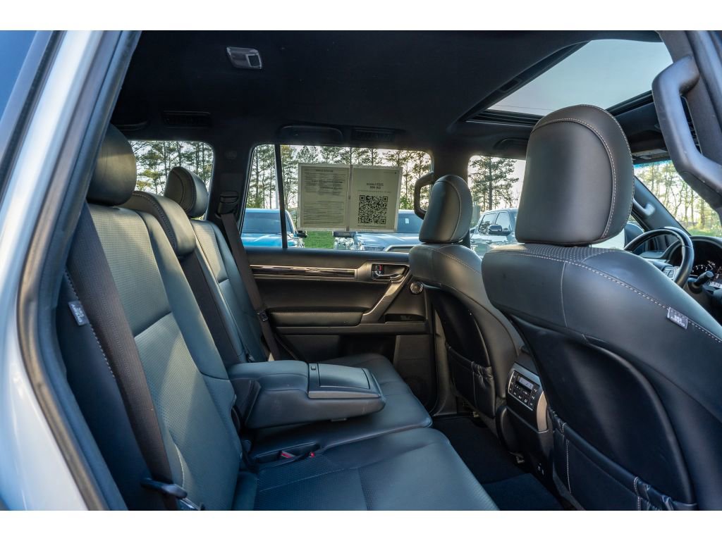 Used 2023 Lexus GX 460 Luxury w/ Accessory Package image 18