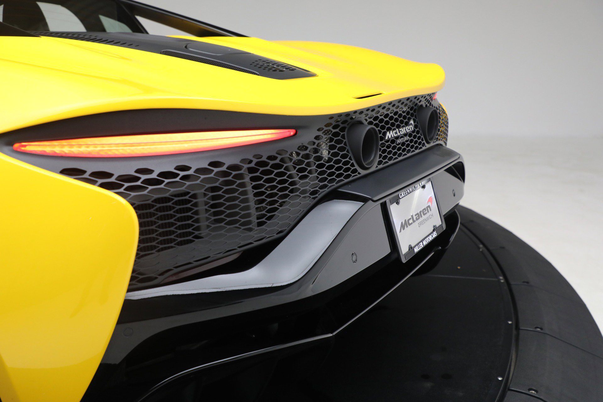 Used 2024 McLaren Artura image 35