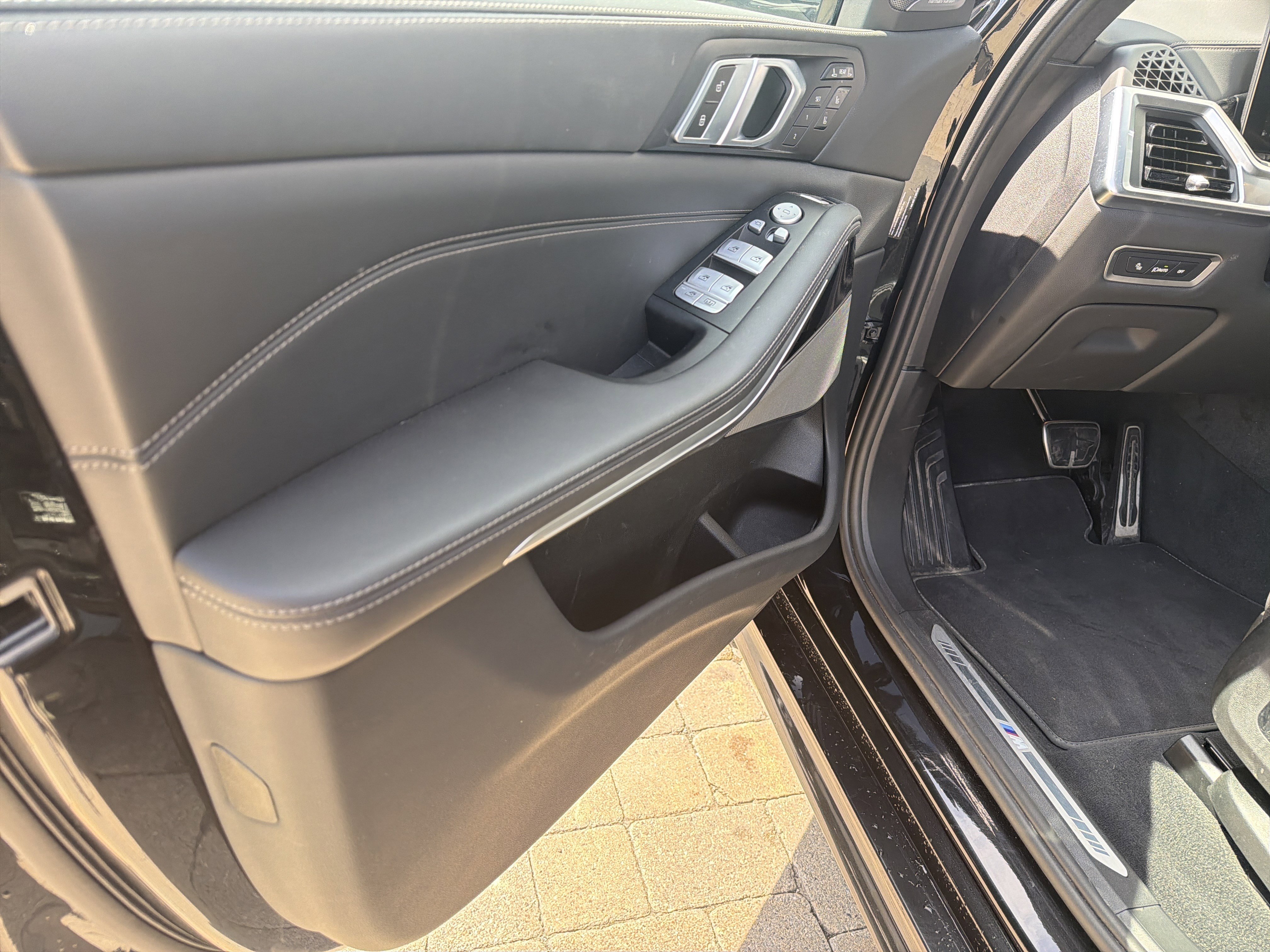 Used 2025 BMW X7 xDrive40i w/ Executive Package image 9