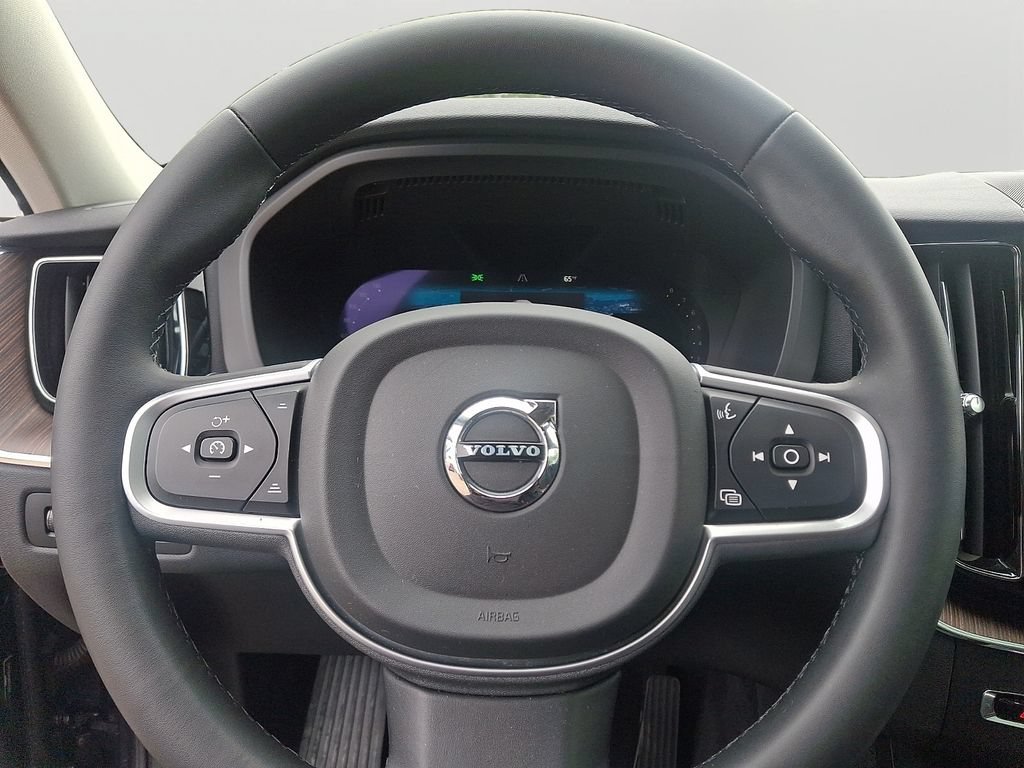 Used 2022 Volvo XC60 B5 Momentum AWD/4WD image 21
