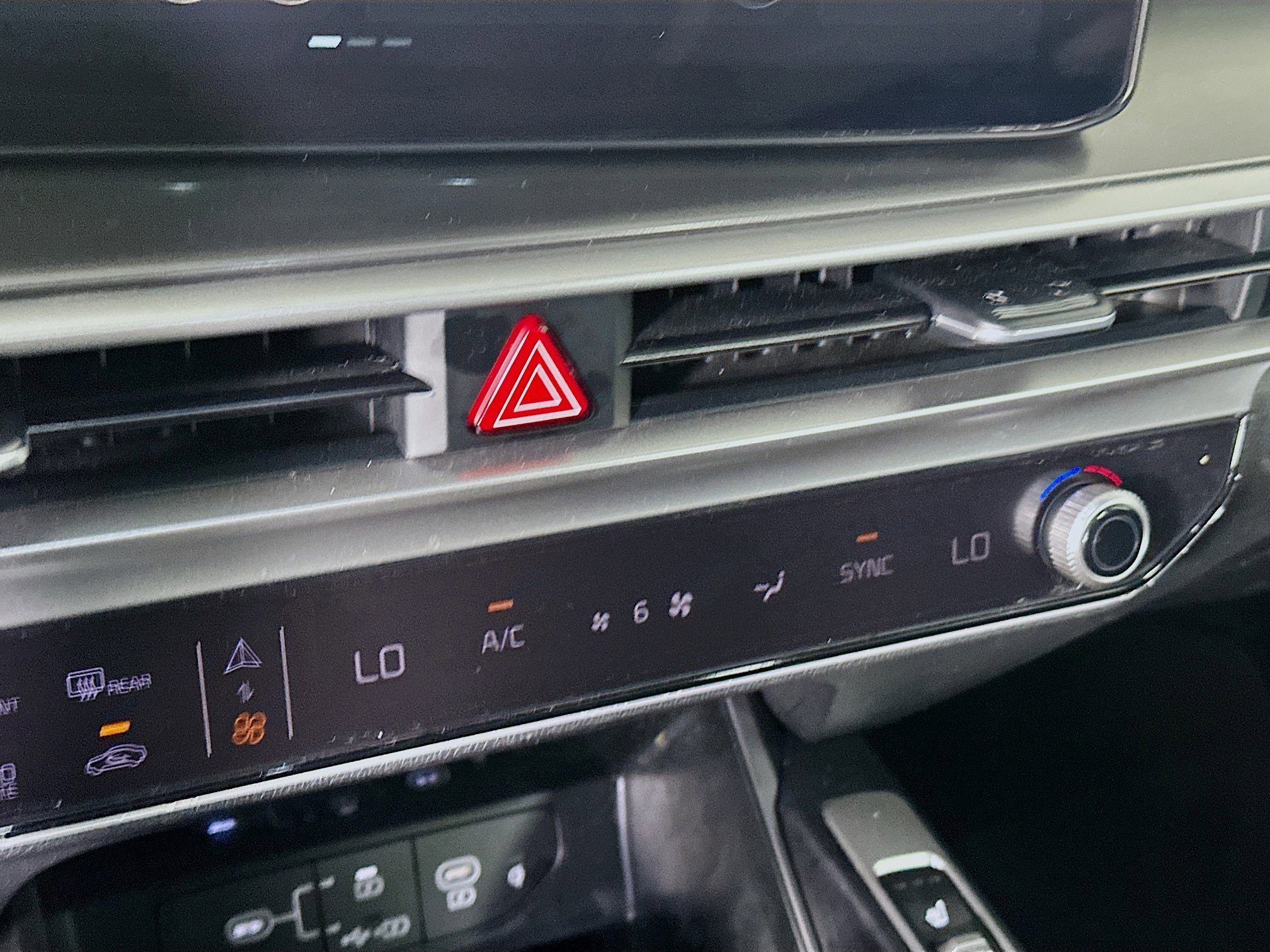 Used 2024 Kia Sorento S w/ Panoramic Sunroof Package image 23