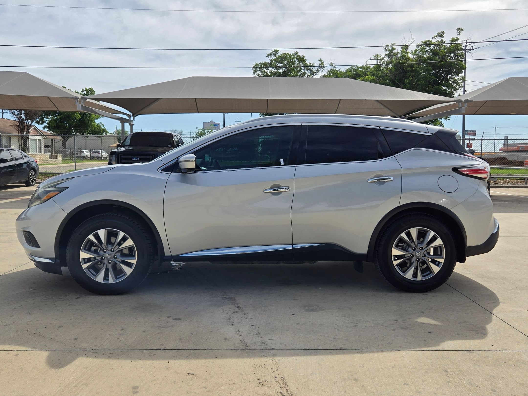 Used 2018 Nissan Murano SL w/ Moonroof Package FWD image 3