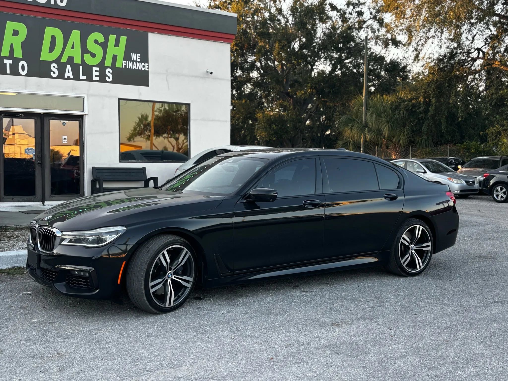 Used 2017 BMW 750i image 6
