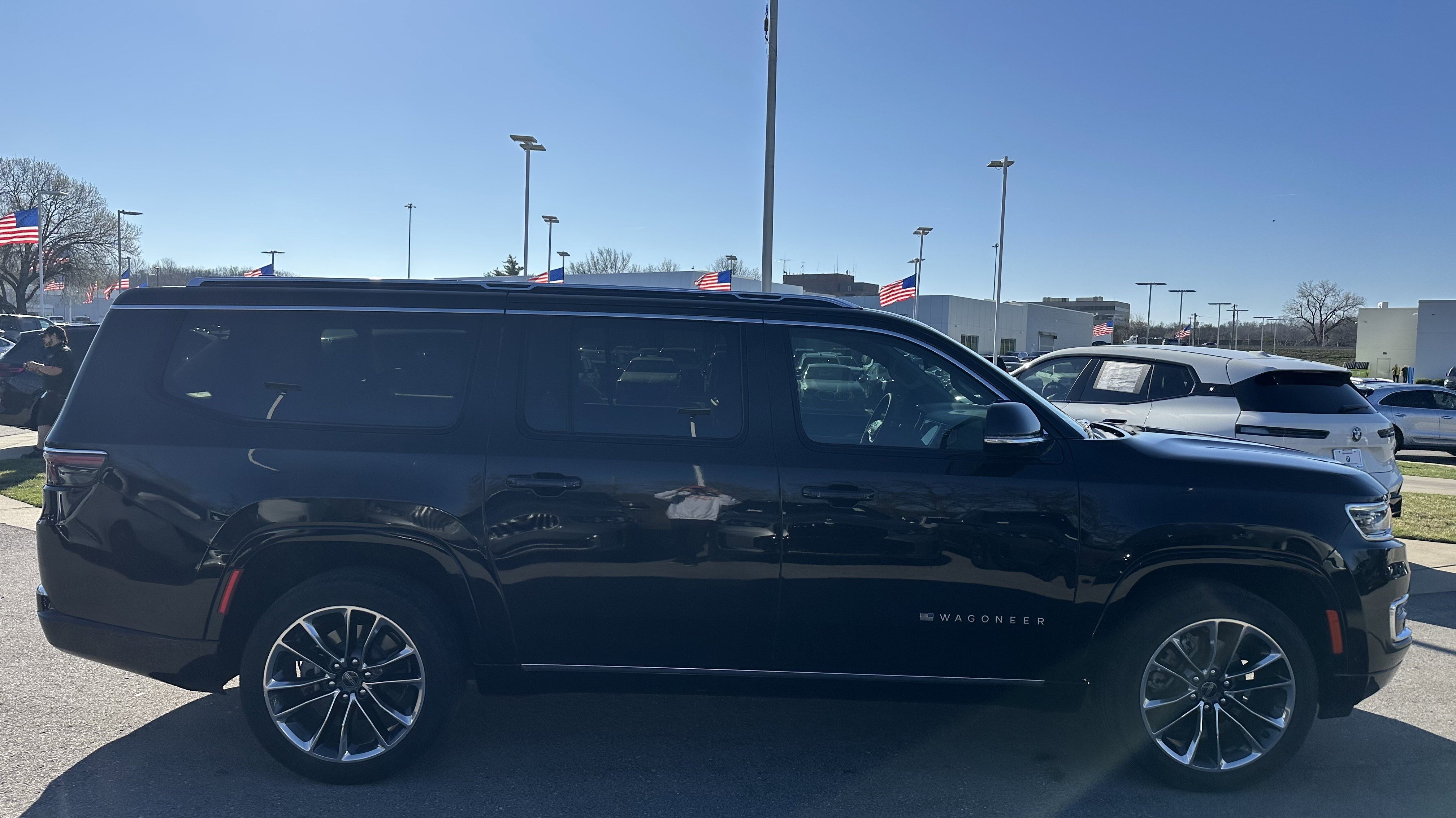 Used 2024 Jeep Wagoneer L Series III w/ Premium Group I image 11