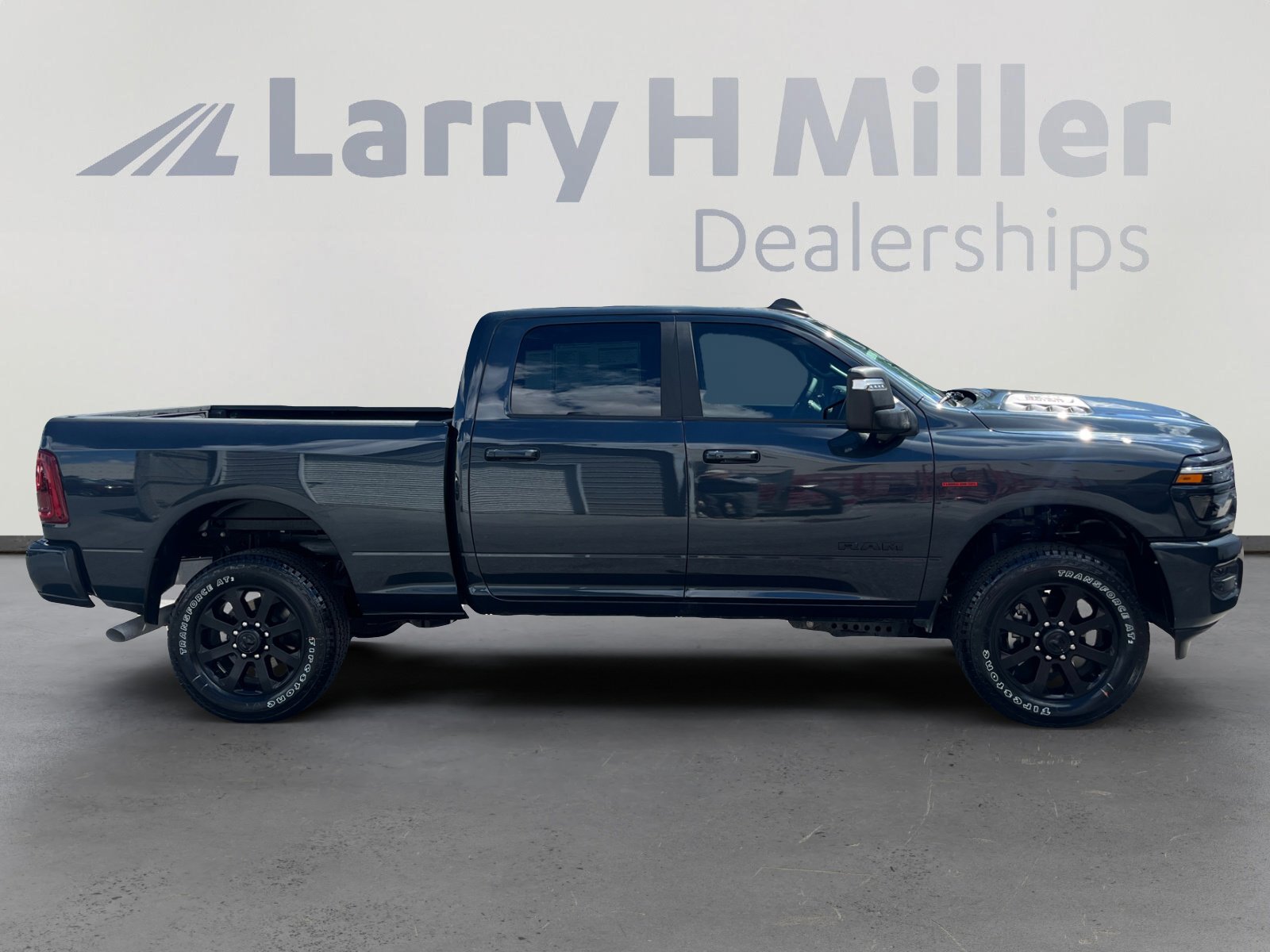 New 2025 RAM 2500 Laramie w/ Night Edition AWD/4WD image 6