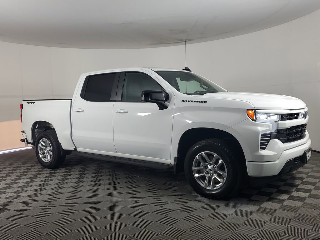 Used 2024 Chevrolet Silverado 1500 RST image 2