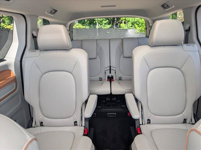Used 2025 Volkswagen ID. Buzz Pro S Plus AWD/4WD image 21