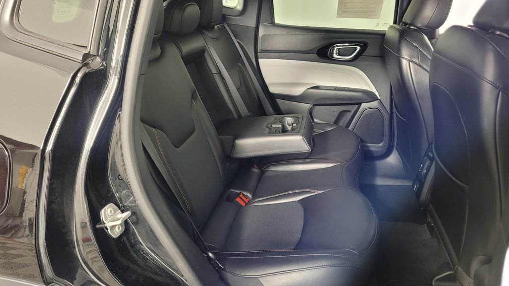 Used 2023 Jeep Compass Limited image 34