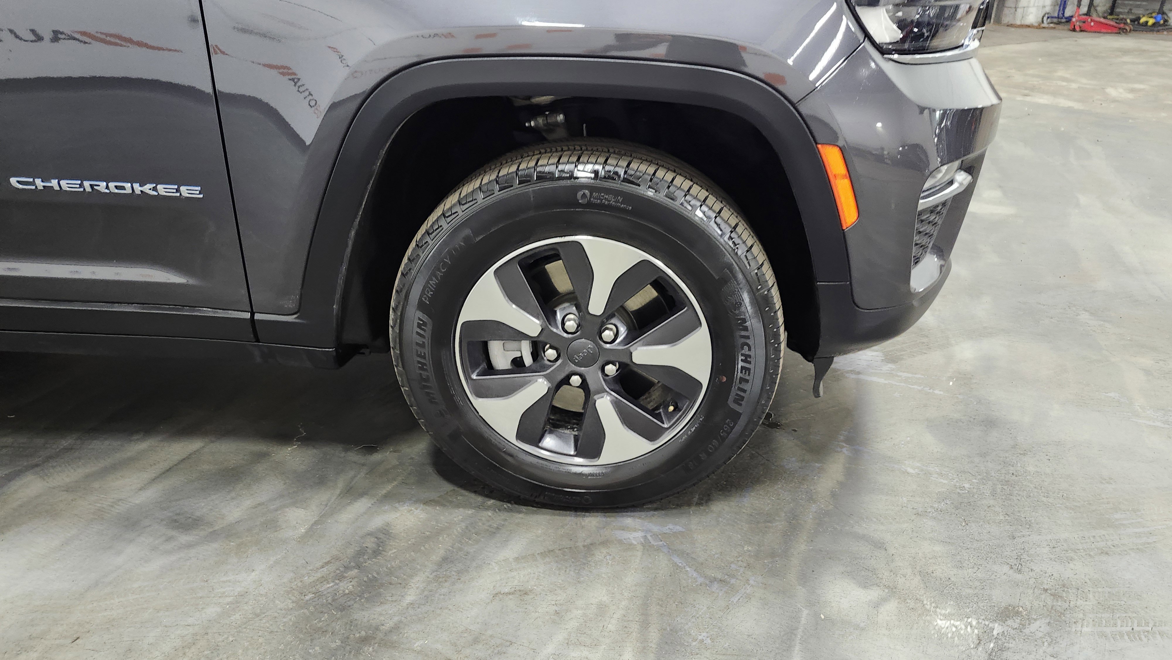 Used 2023 Jeep Grand Cherokee 4WD 4xe image 13