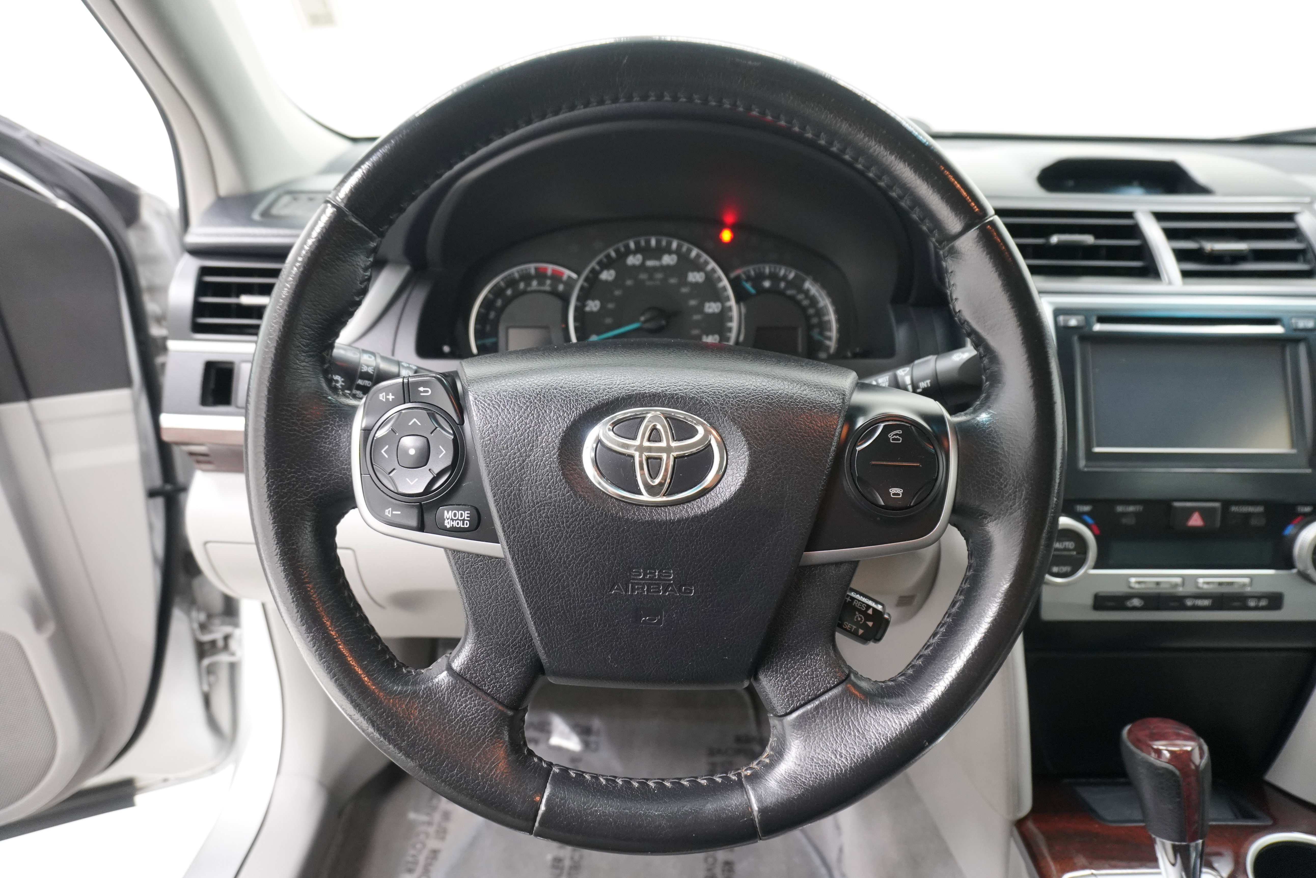 Used 2014 Toyota Camry XLE FWD image 14