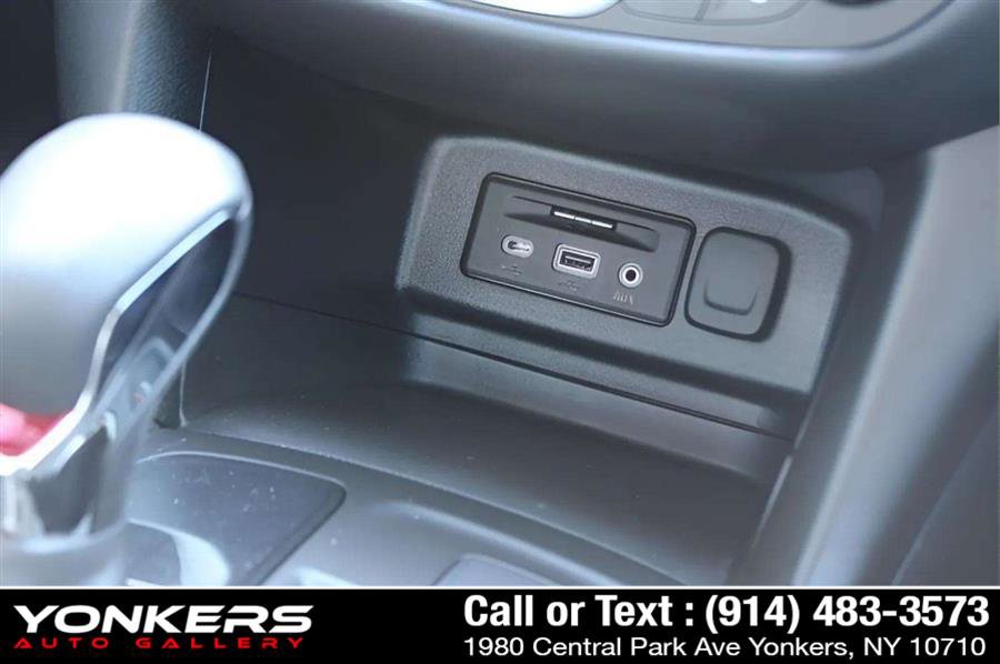 Used 2022 Chevrolet Equinox RS w/ Infotainment Package image 18