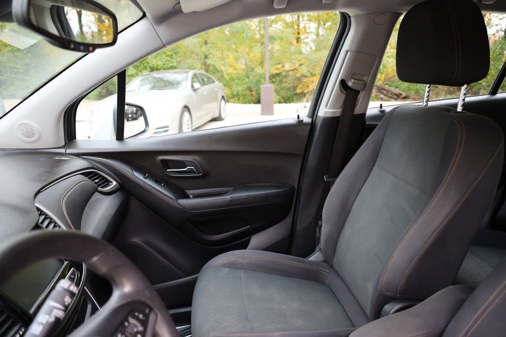 Used 2017 Chevrolet Trax LS image 14