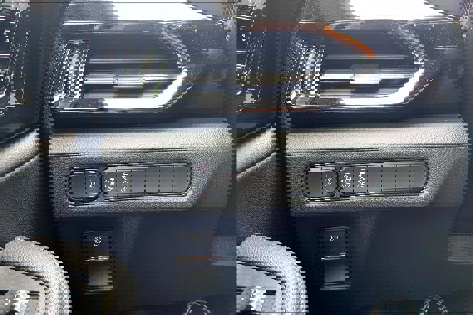 Used 2025 Acura MDX FWD image 36