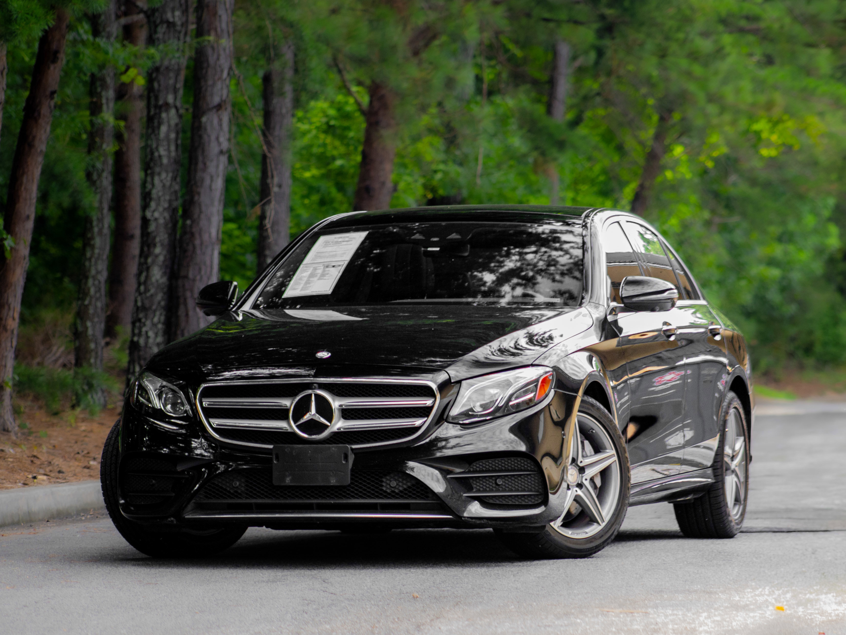 Used 2017 Mercedes-Benz E 300 4MATIC image 2