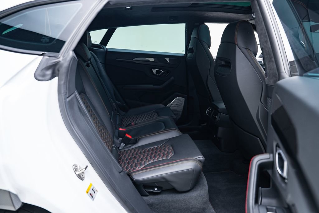 Used 2022 Lamborghini Urus image 26