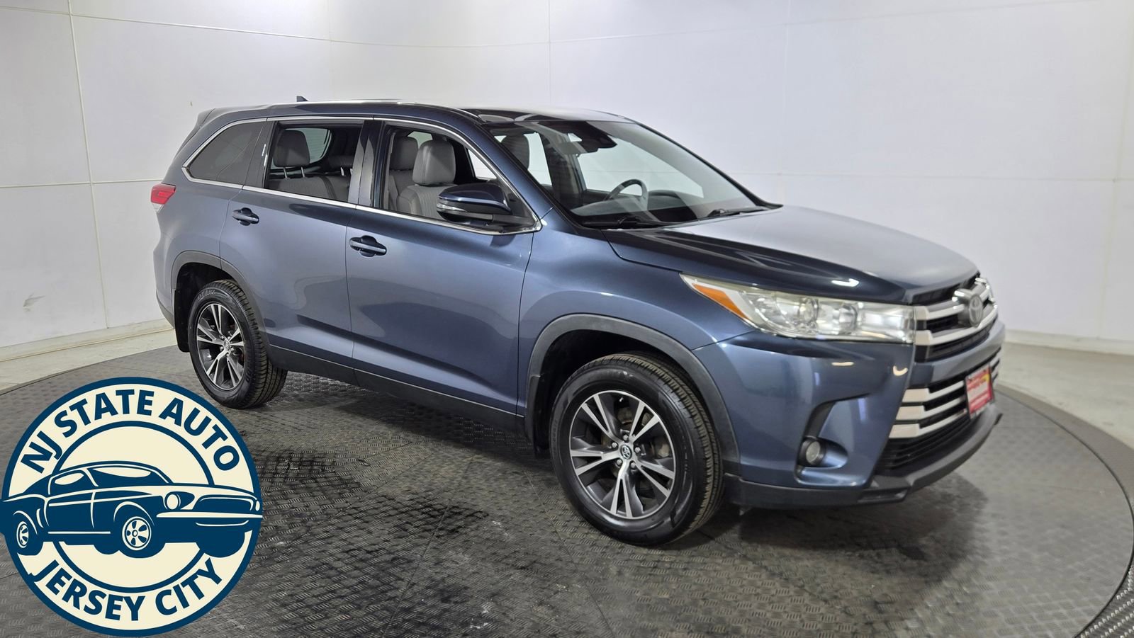 Used 2019 Toyota Highlander Plus AWD/4WD image 9