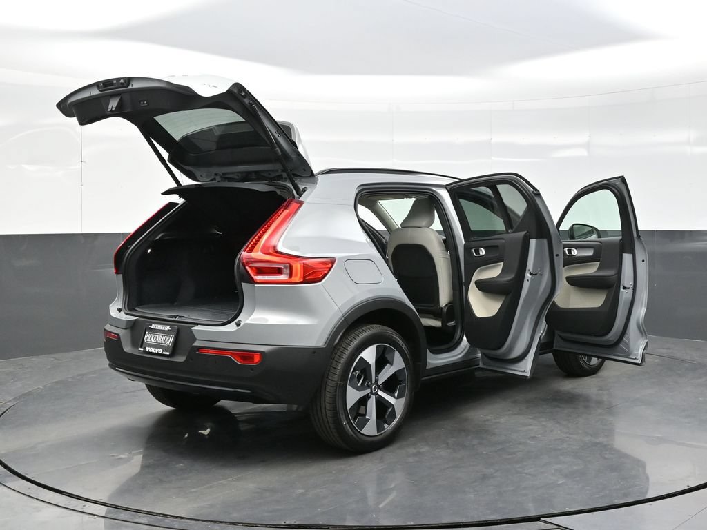 New 2026 Volvo XC40 B5 Plus w/ Protection Package Premier AWD/4WD image 40