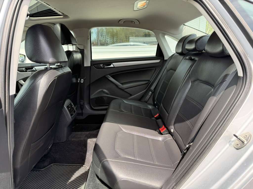 Used 2014 Volkswagen Passat TDI SE FWD image 20