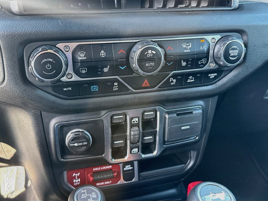 Used 2024 Jeep Wrangler Unlimited AWD/4WD image 15