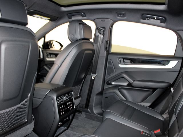 Certified 2026 Porsche Cayenne Coupe AWD/4WD image 21