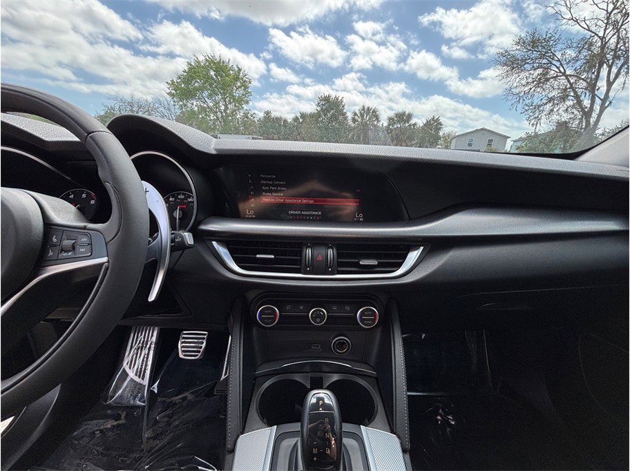 Used 2018 Alfa Romeo Stelvio Sport w/ Quick Order Package 22J Sport AWD/4WD image 11