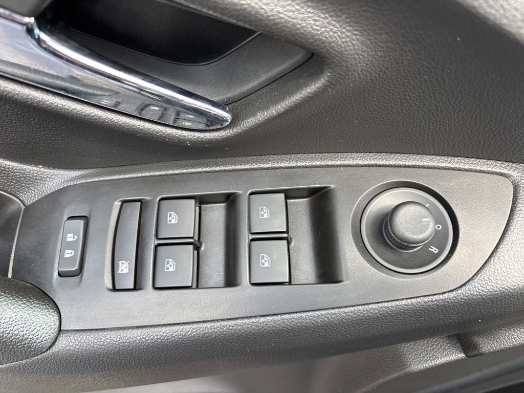 Used 2022 Chevrolet Trax LT w/ Midnight Edition image 14