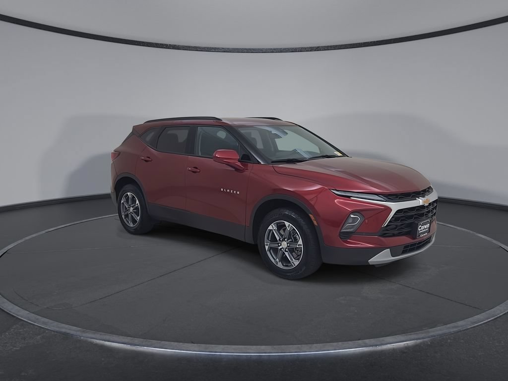 Used 2025 Chevrolet Blazer LT w/ Convenience Package AWD/4WD image 3