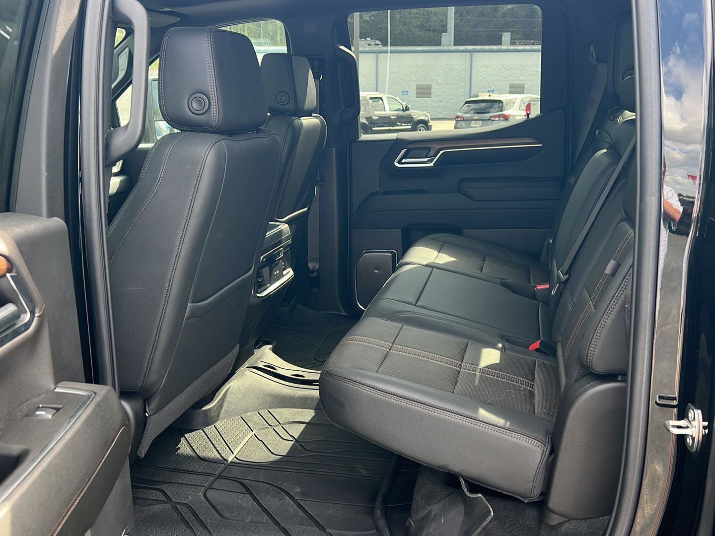 Used 2024 Chevrolet Silverado 1500 High Country w/ High Country Premium Package image 11