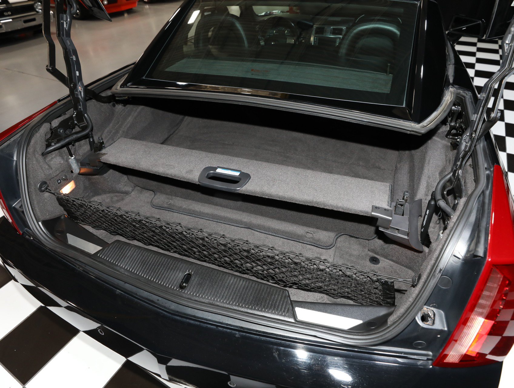 Used 2009 Cadillac XLR V RWD image 4