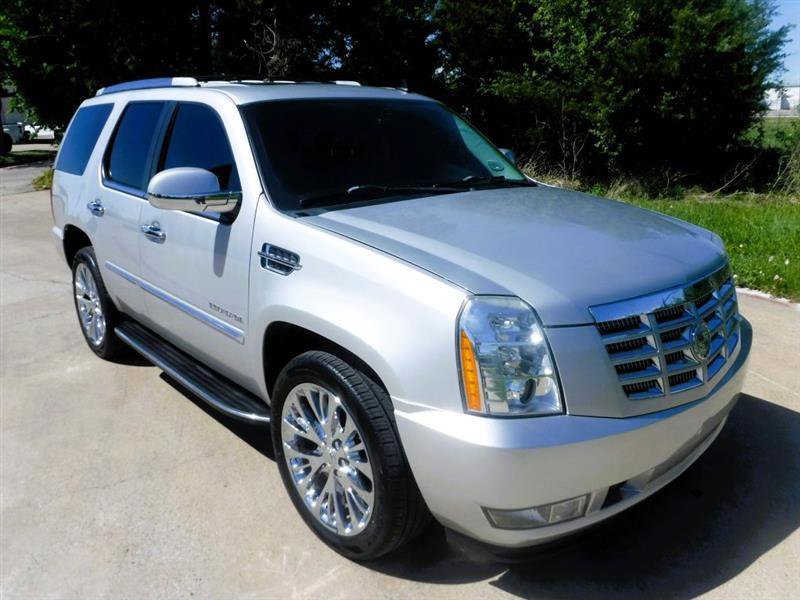Used 2011 Cadillac Escalade Luxury AWD/4WD image 2