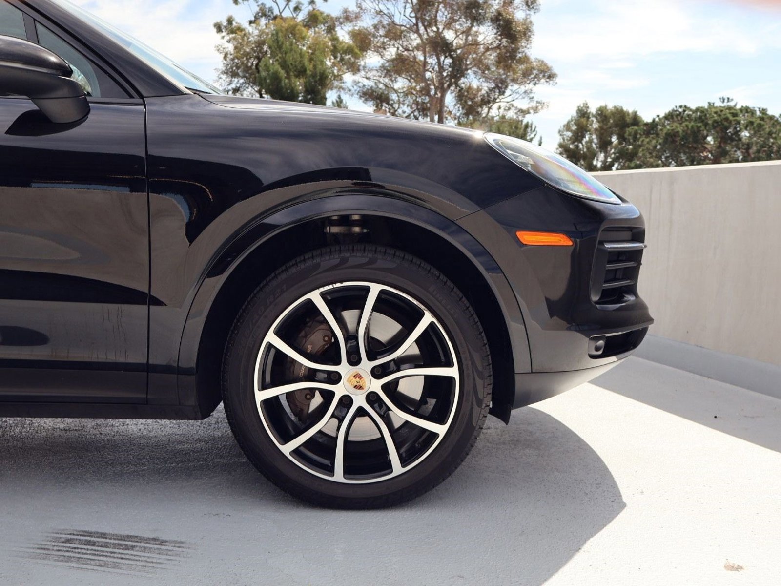 Certified 2023 Porsche Cayenne Platinum Edition image 11