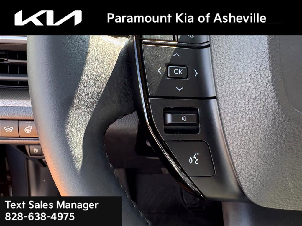 Used 2026 Toyota Prius XLE FWD image 13