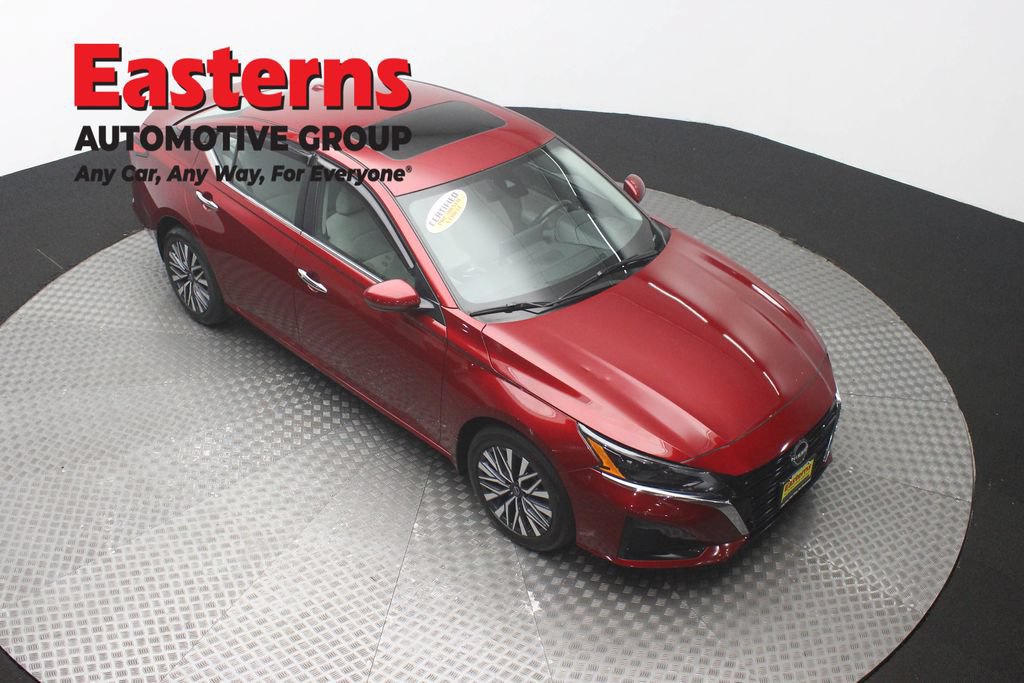 Used 2023 Nissan Altima 2.5 SV w/ SV Premium Package AWD/4WD image 3