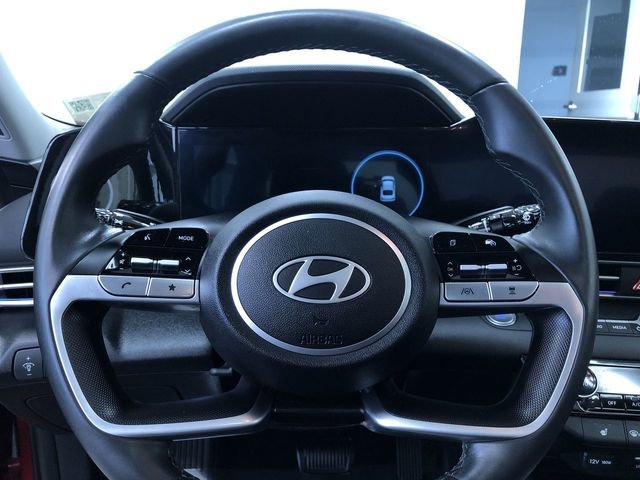 Used 2025 Hyundai Elantra SEL image 23