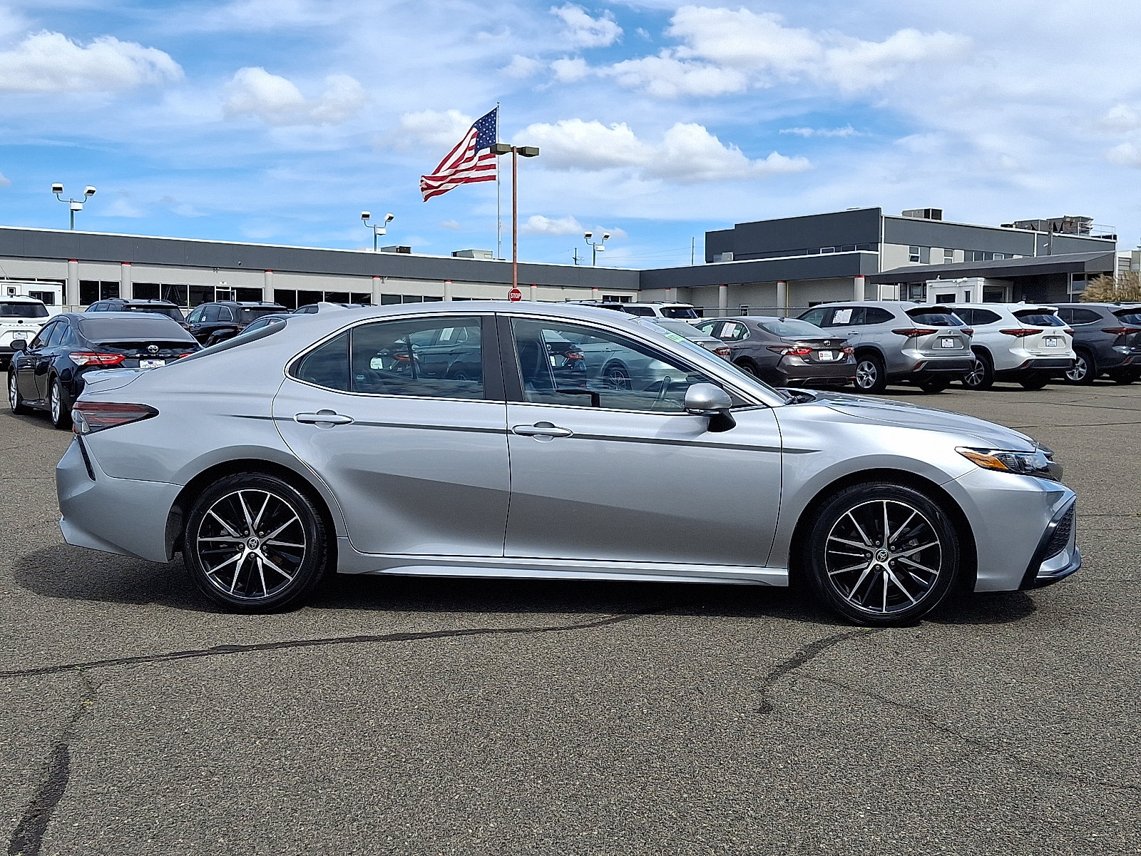 Certified 2023 Toyota Camry SE FWD image 8