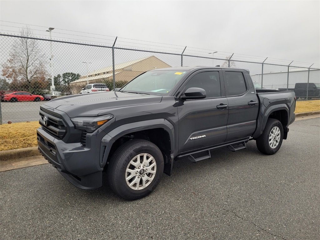 Used 2025 Toyota Tacoma SR5 image 2