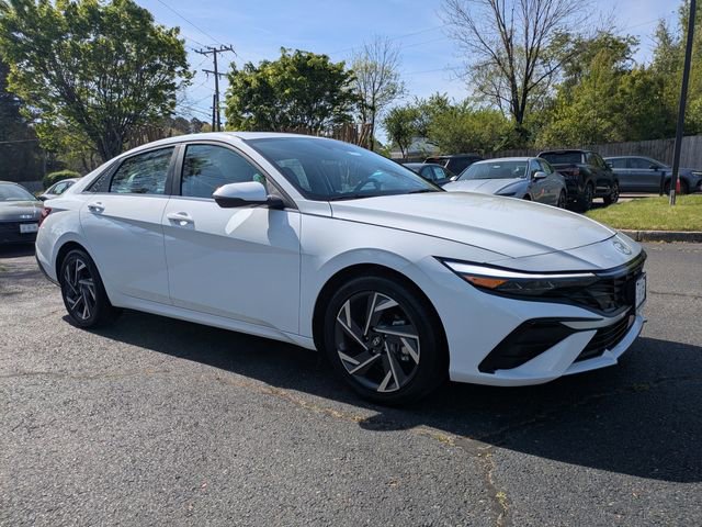 Certified 2025 Hyundai Elantra Limited FWD image 2