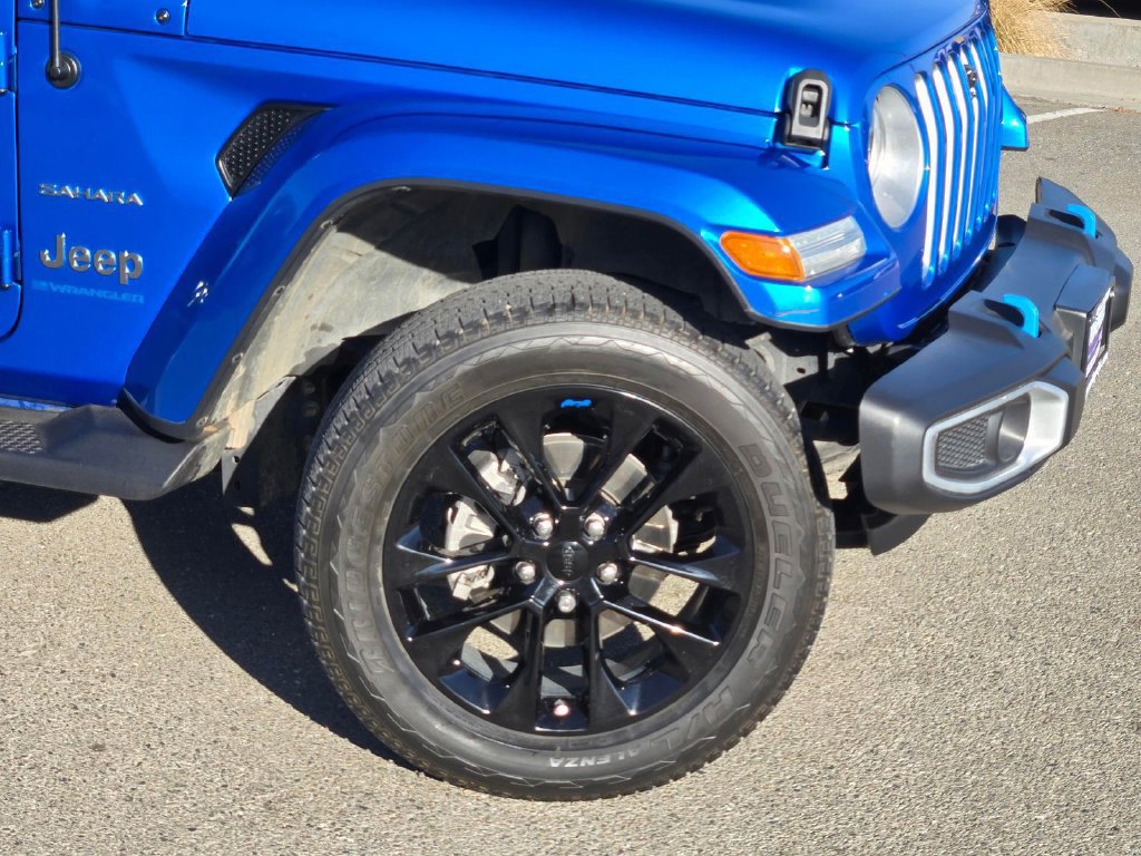 Used 2023 Jeep Wrangler Unlimited Sahara w/ Dual Top Group AWD/4WD image 9