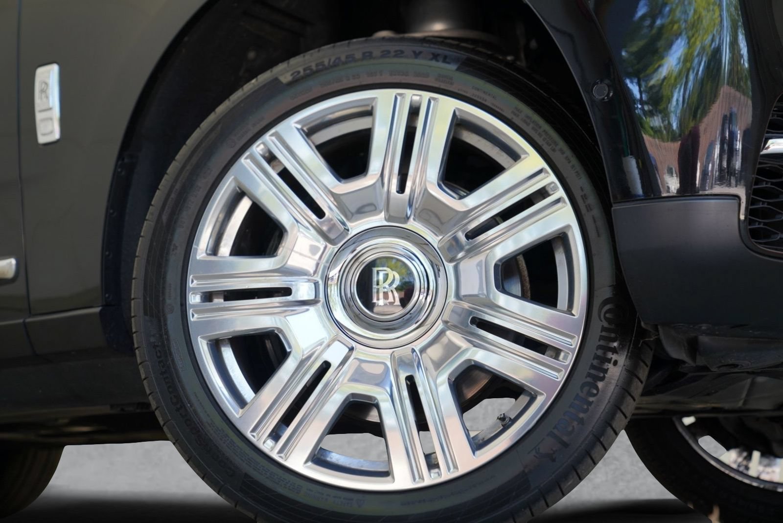 Certified 2020 Rolls-Royce Cullinan AWD/4WD image 3