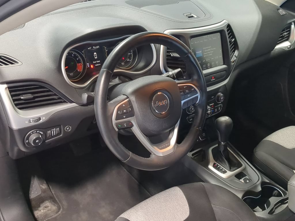 Used 2014 Jeep Cherokee Latitude w/ Comfort/Convenience Group FWD image 12