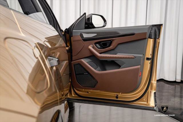 Used 2025 Lamborghini Urus SE image 40