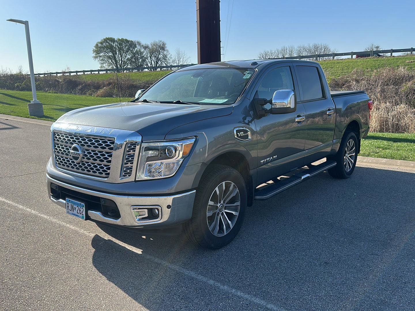 Used 2017 Nissan Titan SL image 7