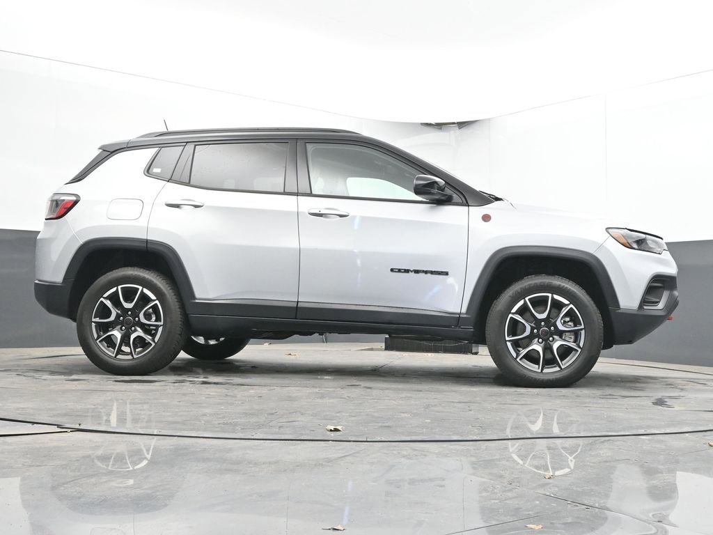 Used 2025 Jeep Compass Trailhawk AWD/4WD image 53