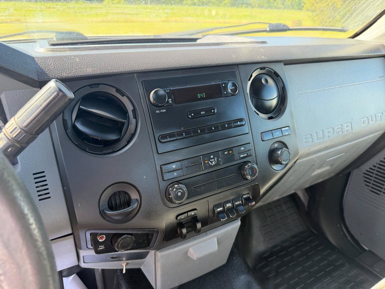 Used 2014 Ford F550 2WD Regular Cab Super Duty image 8