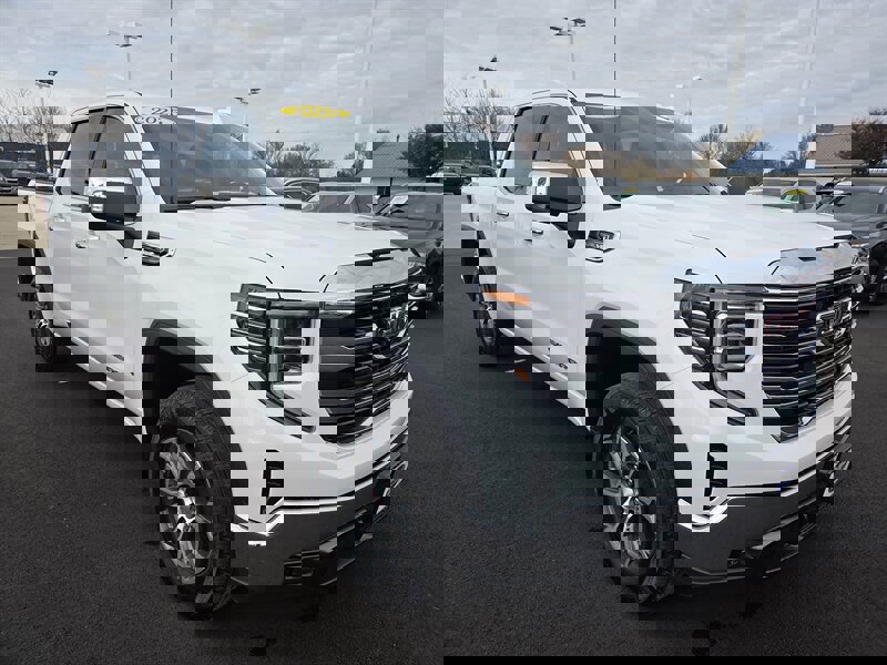 Used 2025 GMC Sierra 1500 SLT image 1